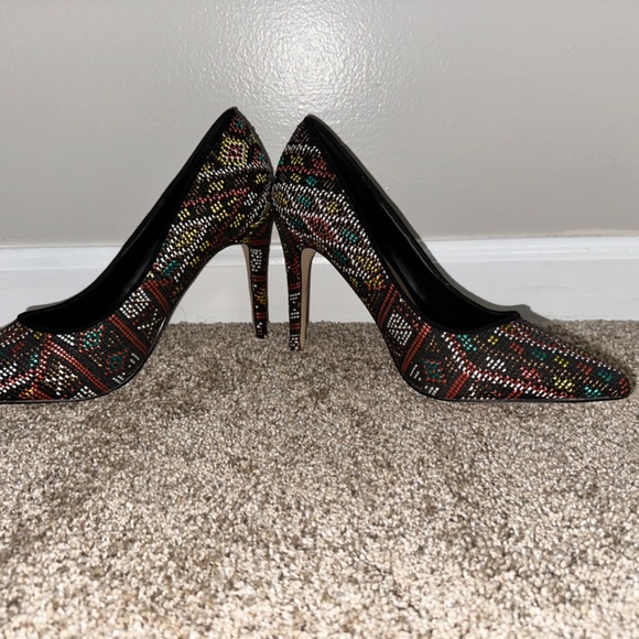 Mix 6 brand new Aztec print pumps - Picture 6 of 7